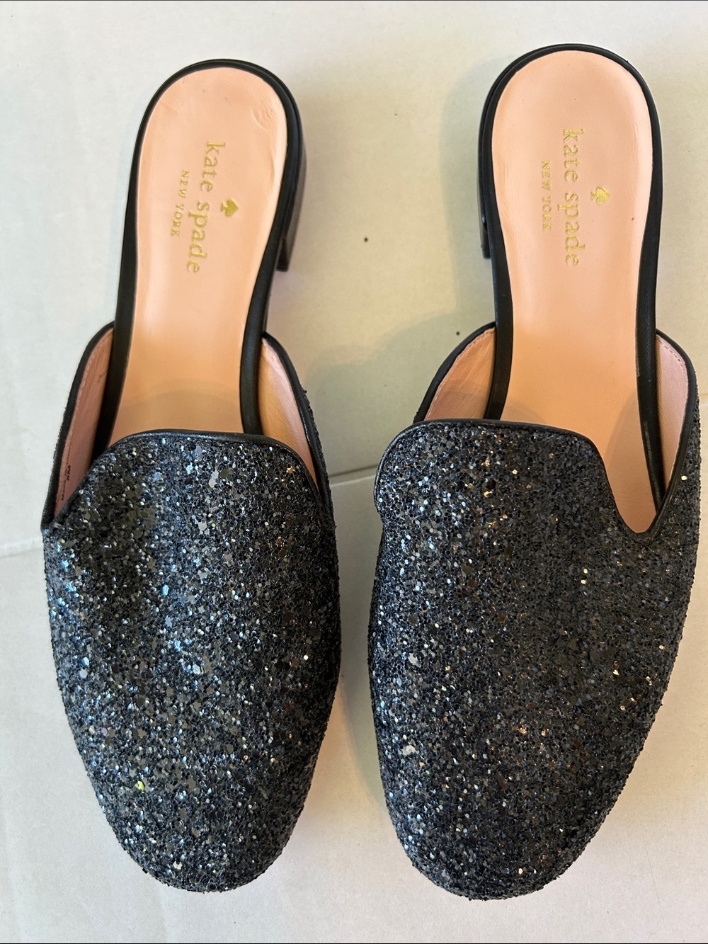 KATE SPADE NEW YORK  GOWAN LEATHER MULES IN BLACK GLITTER  SIZE 8